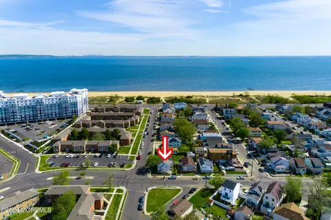 105 Center Ave, Keansburg, NJ 07734