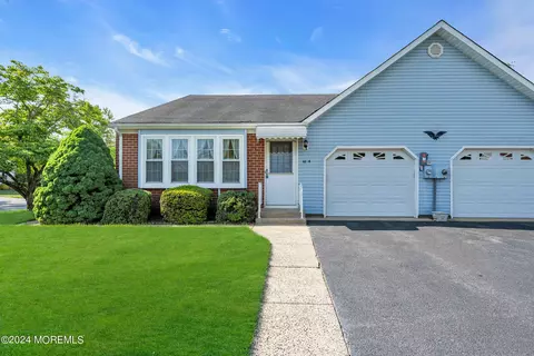 48 A Auburn St, Whiting, NJ 08759