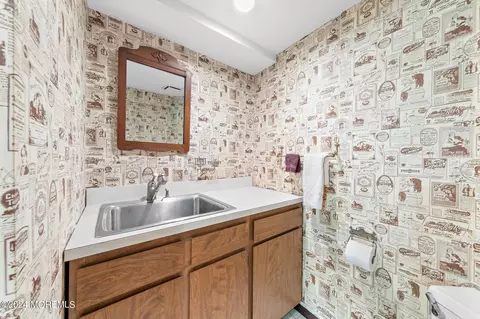 Bath - 2 Hickory Ct #B, Brielle, NJ 08730 photo 5 of 6
