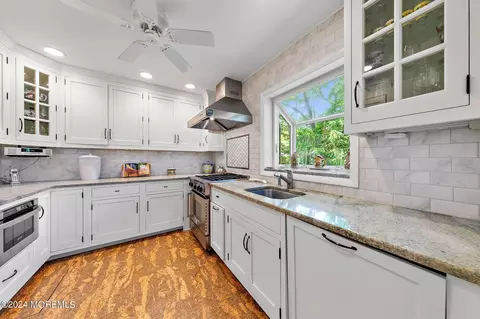 Kitchen - 2 Hickory Ct #B, Brielle, NJ 08730 photo 2 of 4