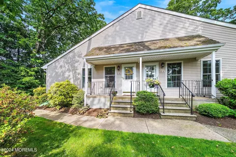 2 Hickory Ct #B, Brielle, NJ 08730