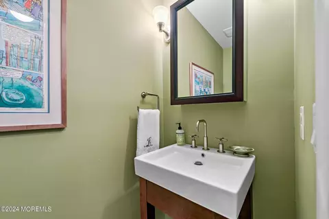 Bath - 2 Hickory Ct #B, Brielle, NJ 08730 photo 1 of 6