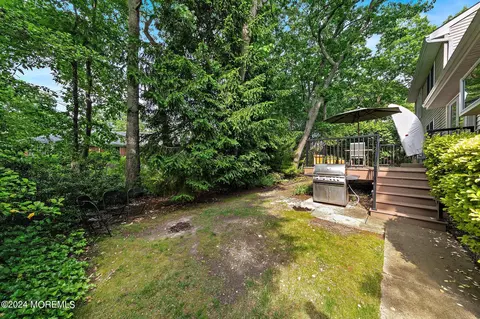 Exterior - 2 Hickory Ct #B, Brielle, NJ 08730 photo 4 of 7