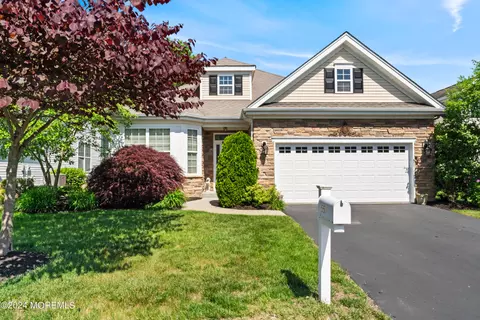 55 Lakehurst Way, Monroe, NJ 08831