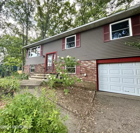 65 Raymond Ave, Toms River, NJ 08755