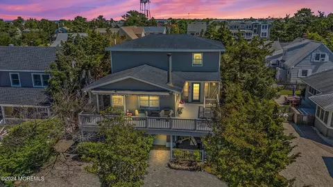 1 W 13th St, Barnegat Light, NJ 08006