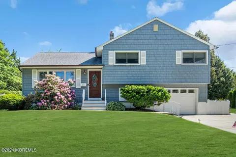 919 Park Ave, Spring Lake Heights, NJ 07762