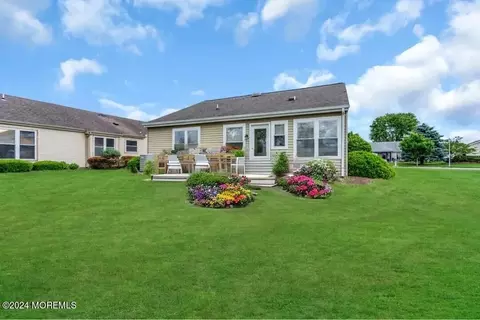 5 Wycombe Way, Manchester, NJ 08759
