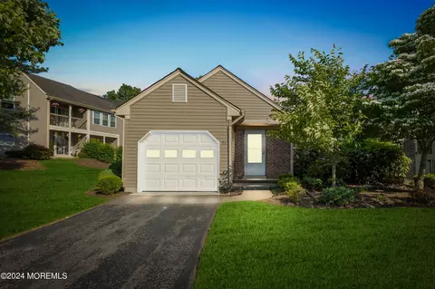 9 James Monroe Dr # B, Monroe, NJ 08831