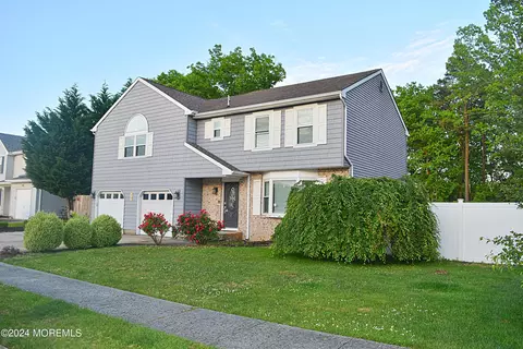 13 Deer Run Dr S, Barnegat, NJ 08005