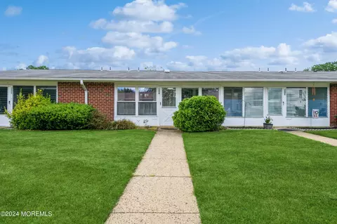 1207 Shetland Dr #B, Lakewood, NJ 08701