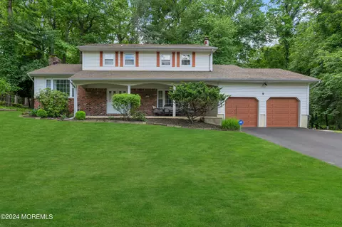 9 Monroe Dr, Marlboro, NJ 07746