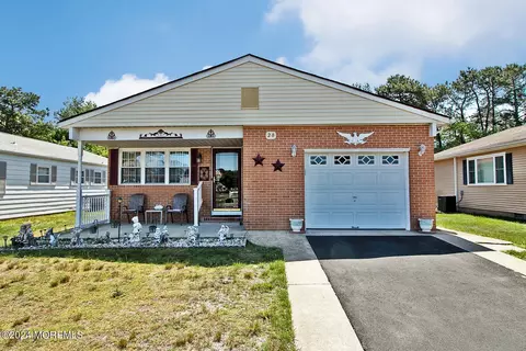 28 Pulaski Blvd, Toms River, NJ 08757