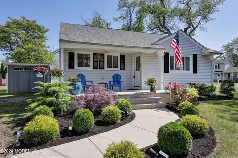 212 Chatham Ln, Point Pleasant, NJ 08742