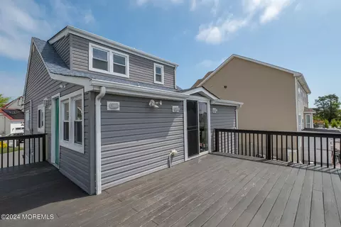 3125 Oceanic Dr, Toms River, NJ 08753