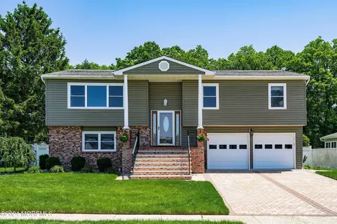 152 Pine Needle St, Howell, NJ 07731