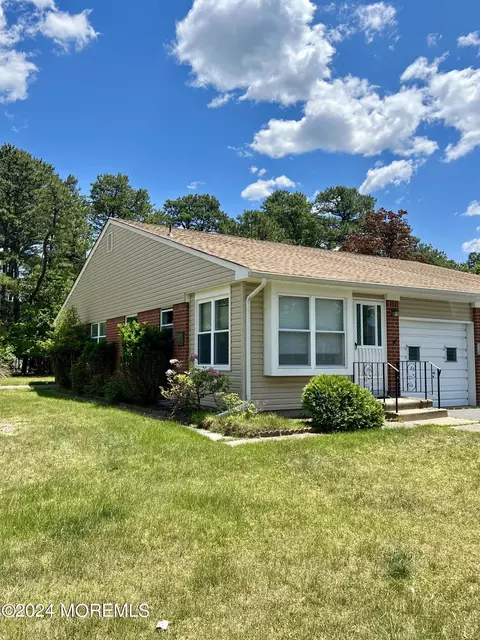 44 Hudson Pkwy #A, Whiting, NJ 08759