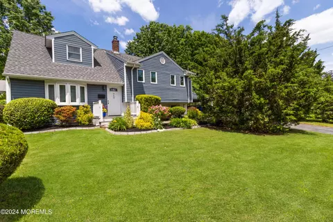 360 Maplewood Ave, Colonia, NJ 07067