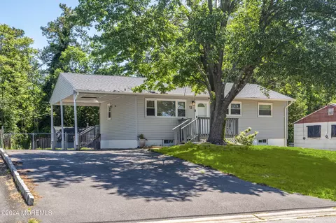 12 Amherst Rd, Toms River, NJ 08757