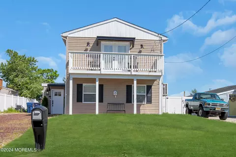 11 Mirror Lake Dr, Little Egg Harbor, NJ 08087