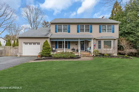 157 Ampere Ave, Oakhurst, NJ 07755