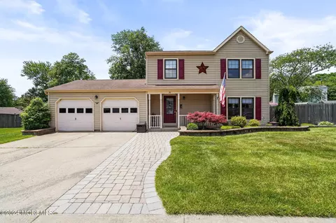 36 Bunker Hill Dr, Howell, NJ 07731