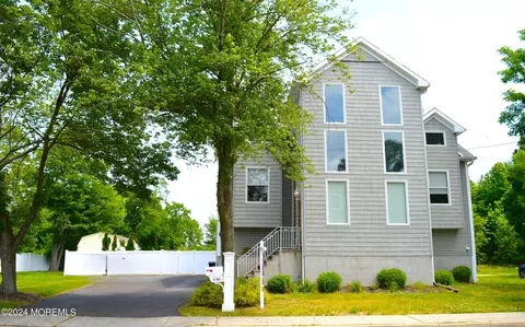 646 Bray Ave, Middletown, NJ 07748