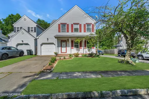 20 Oak Knoll Dr, Matawan, NJ 07747