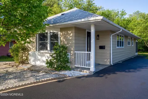19 Newport Pl, Toms River, NJ 08753