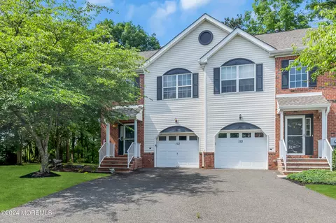 112 Heron Ct, Manalapan, NJ 07726