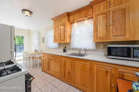 235 Concord Ave, Leonardo, NJ 07737 photo 9