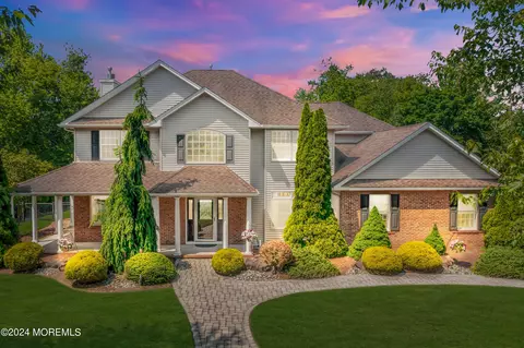 4 Mallard Ln, Ocean, NJ 07712