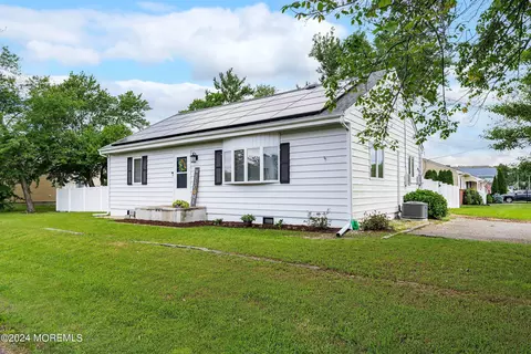 552 Lloyd Rd, Toms River, NJ 08753