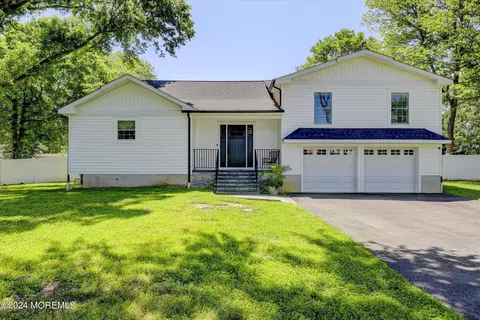38 Kenneth Ter W, Middletown, NJ 07748