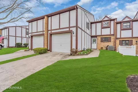 32 Apple Dr, Spring Lake Heights, NJ 07762