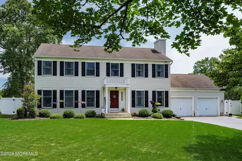 117 N Curtis Pl, Toms River, NJ 08753