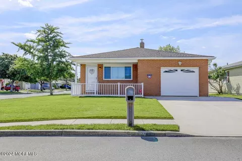 2 San Juan Ct, Toms River, NJ 08757