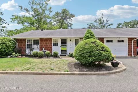 996 Argyll Cir # B, Lakewood, NJ 08701