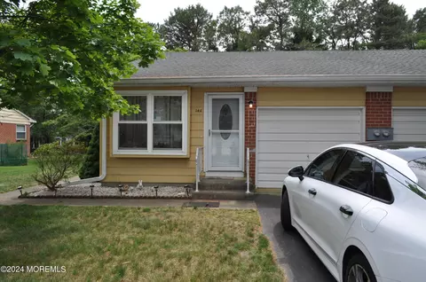 14 A Lenape Dr, Whiting, NJ 08759