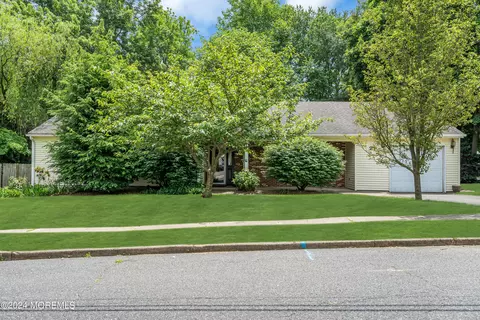27 Vermont Ave, Jackson, NJ 08527