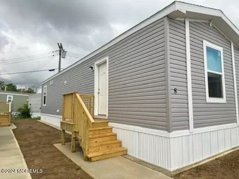 8 Avenue B, Hazlet, NJ 07730
