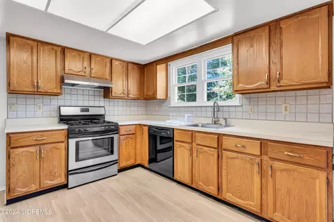 Kitchen - 39 Canterbury Dr, Forked River, NJ 08731 photo 1 of 6