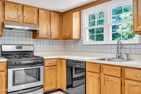 Kitchen - 39 Canterbury Dr, Forked River, NJ 08731 photo 4 of 6