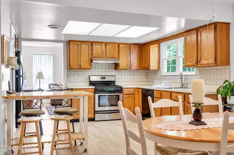 Kitchen - 39 Canterbury Dr, Forked River, NJ 08731 photo 2 of 6
