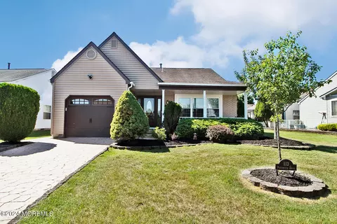113 Portsmouth Dr, Toms River, NJ 08757