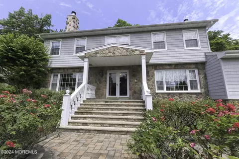 25 Seward Dr, Ocean, NJ 07712
