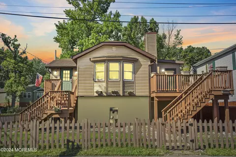 65 Beaconlight Ave, Keansburg, NJ 07734