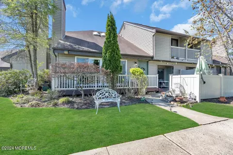 11 Cotswold Cir, Ocean, NJ 07712