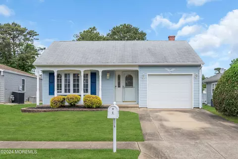 29 Kinkora Ct, Toms River, NJ 08757