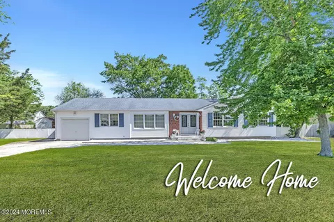 203 Yvonne Dr, Toms River, NJ 08753